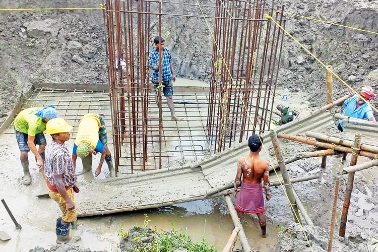 নির্মাণ: তৈরি হচ্ছে সাব স্টেশন। নিজস্ব চিত্র