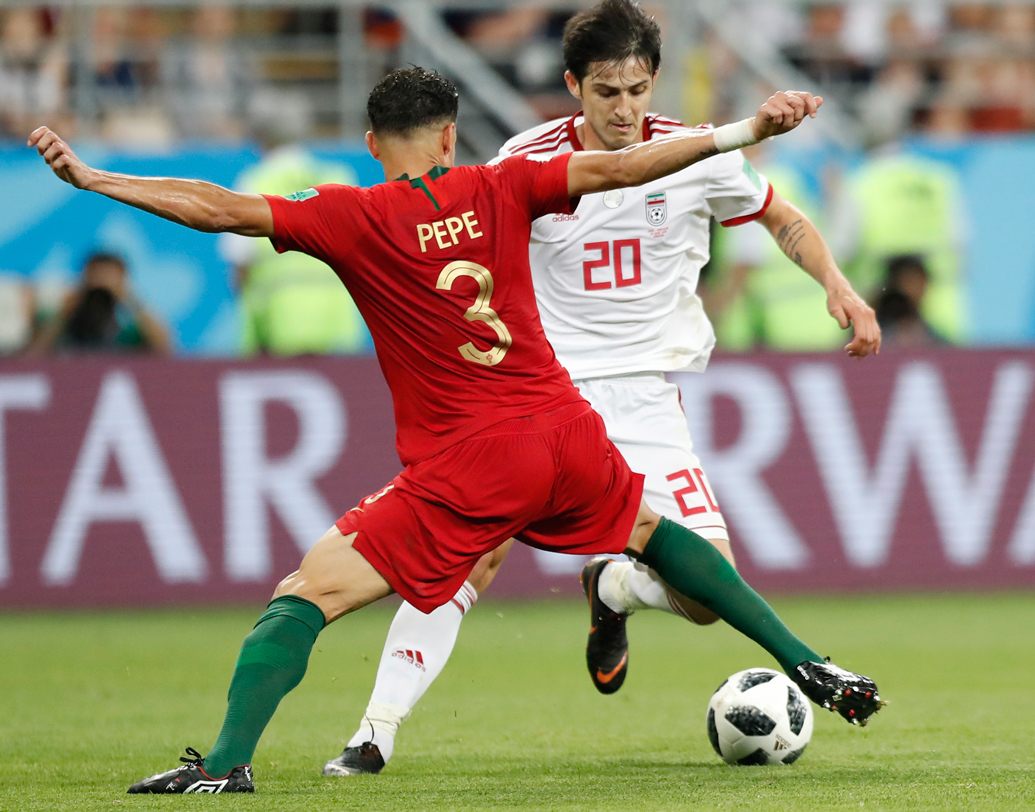 পেপে (ভাল) : পর্তুগালের অন্যতম ভরসার ফুটবলার। ইরানের বিরুদ্ধেও নিজের সুনাম বজায় রেখেছেন। পাস দেওয়া থেকে শুরু করে, বিপক্ষকে আটকানো— সব ক্ষেত্রেই নজর কেড়েছেন পেপে।