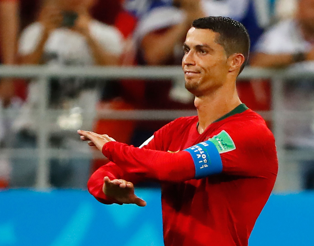 ক্রিশ্চিয়ানো রোনাল্ডো (মাঝারি): ইরানের বিরুদ্ধে রোনাল্ডোর খেলা রীতিমতো হতাশ করেছে ফুটবলপ্রেমীদের। নিজের সুনামের প্রতি বিন্দুমাত্র সুবিচার করতে পারেননি। তাঁর মতো খেলোয়ারের কাছ থেকে আরও অনেক কিছুর আশা করা যায়। সেই হিসেবে রোনাল্ডোকে মধ্যমের তালিকাতেই রাখা উচিত।