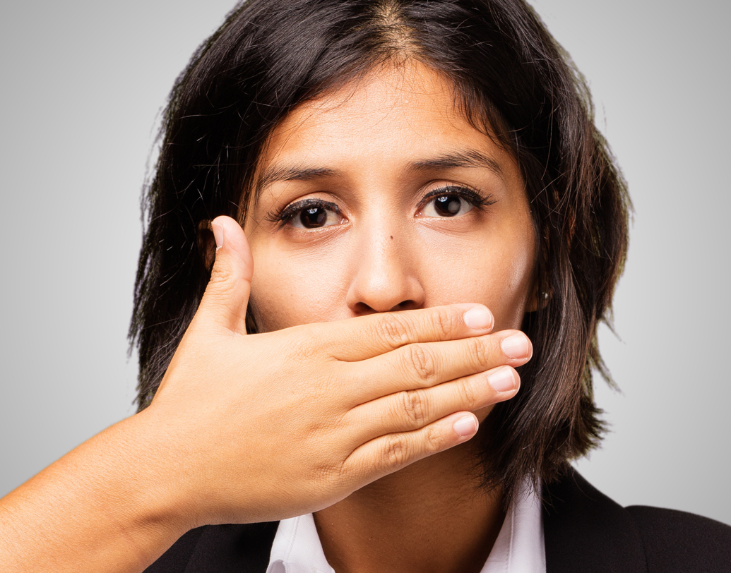 এ ভাবে আত্মহত্যা সম্ভব নয়: নিজের ইচ্ছেয় শ্বাস চেপে রাখলেও মৃত্যু অসম্ভব। আজ্ঞে হ্যাঁ। ঠিকই পড়ছেন। চিকিৎসাবিজ্ঞান বলছে, জোর করে শ্বাস বন্ধ করে রাখলে একটা সময়ের পর আর তা আপনার ইচ্ছাধীন থাকবে না। নির্দিষ্ট সময়ের পর শারীরবৃত্তীয় কারণেই চেপে রাখা শ্বাস ছাড়তে বাধ্য হবেন। ছবি: শাটারস্টক।