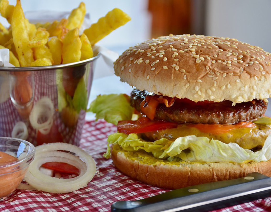 প্রক্রিয়াজাত খাবারে অতিরিক্ত সোডিয়ামের উপস্থিতি।