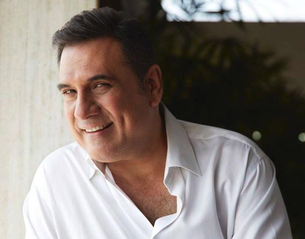 বোমান ইরানি: ফটোগ্রাফার হিসেবেই কেরিয়ারের সূচনা করেছিলেন বোমান। পছন্দ করতেন থিয়েটারে অভিনয় করতে। পরে নানা অ্যাড কমার্শিয়ালের হাত ধরে রূপোলি পর্দায় আত্মপ্রকাশ বোমানের। ২০০৩ সালে ‘ডরনা মানা হ্যায়’ ছবিতে খুব ছোট চরিত্রে দেখা যায় তাঁকে। সেখান থেকেই পড়ে জনপ্রিয়তার শিখরে ওঠেন বোমান।