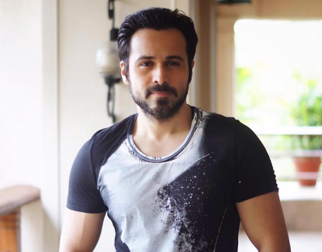 ইমরান হাশমি: ফিল্মি ঘরানার হলেও সহ-পরিচালক হিসেবেই কেরিয়ার শুরু করেন ইমরান। ২০০২ সালে ‘রাজ’ ছবিতে অ্যাসিট্যান্ট ডিরেক্টর হিসেবে তাঁর কাজ ভাল লাগে বিক্রম ভট্টের। সেই বছরই ক্রাইম থ্রিলার ‘ফুটপাথ’ ছবিতে তাঁকে কাস্ট করেন বিক্রম। বক্স-অফিসে তুমুল সাফল্য পেয়েছিল ছবিটি।