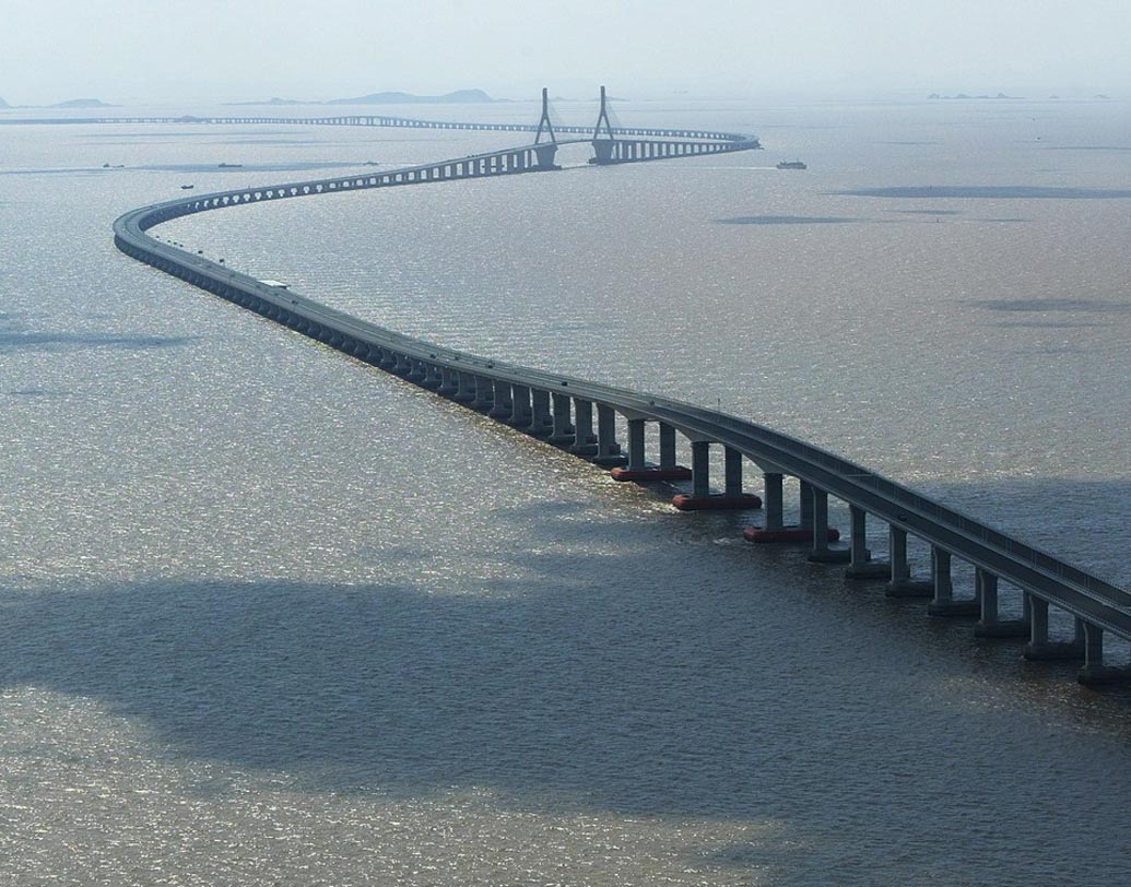 হংকং থেকে দক্ষিণ চিনের ঝুহাই শহরকে সংযুক্ত করেছে সেতুটি। সেতু পেরিয়ে খুব কম সময়ের মধ্যেই পৌঁছে যাওয়া যাবে ম্যাকাও। তা ছাড়া, সেতুটি ব্যবহার করে খুব কম সময়ে পার হওয়া যাবে পার্ল নদীর মোহনা।