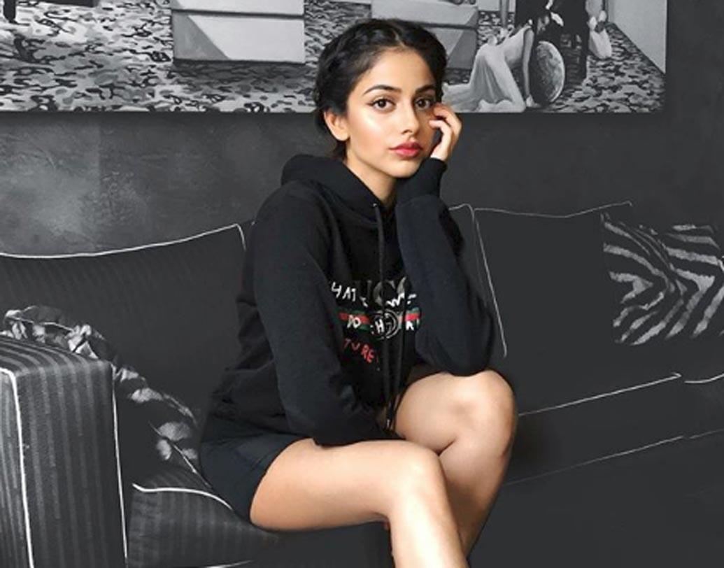 বানিতা সাঁধু: সুজিত সরকারের ‘অক্টোবর’ ছবি থেকেই বেশ হইচই ফেলে দিয়েছেন বানিতা। ‘অক্টোবর’-এ অভিনয়ের আগে মডেলিং করতেন। পাশাপাশি অ্যাড ফিল্মেও মুখ দেখিয়েছেন বানিতা। বক্স-অফিসে ছবিটির তুমুল সাফল্যের জন্য ৩ কোটি টাকা পারিশ্রমিক দেওয়া হয় তাঁকে।