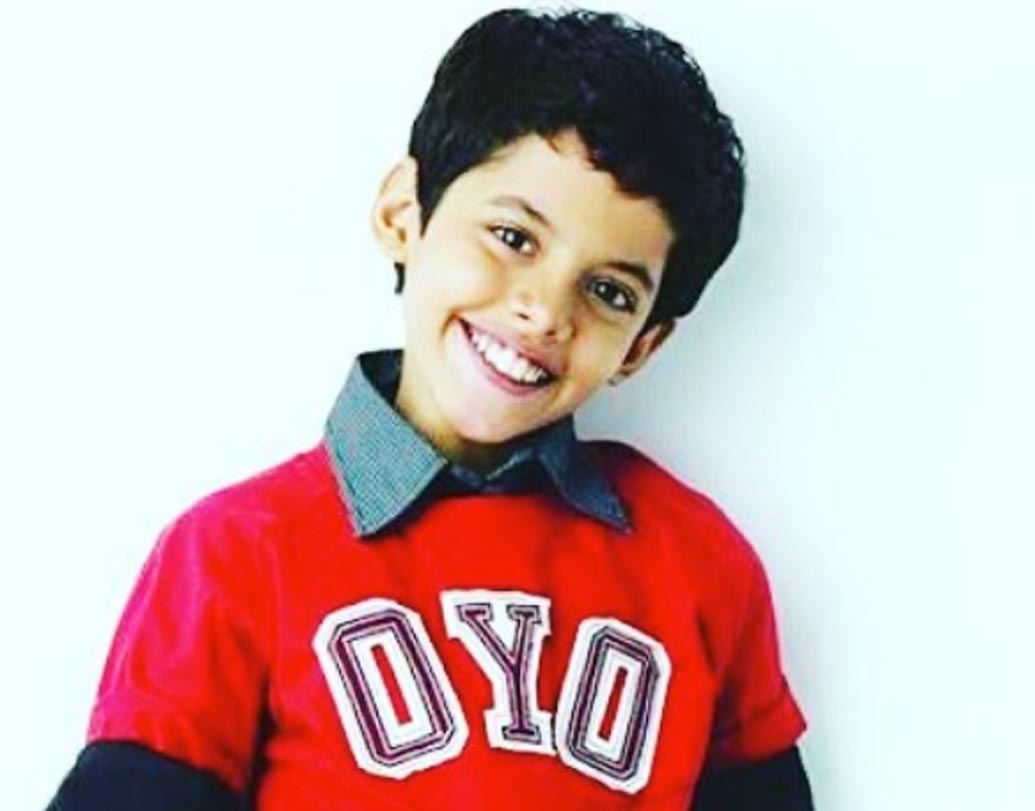 দর্শিল সাফারি: দাঁত উঁচু সেই দুষ্টু ছেলেটাকে মনে আছে? পড়াশোনায় যার একেবারে মন বসত না? নিকুম্ভ স্যারের পাল্লায় পড়ে যার জীবনটাই আমূল বদলে গিয়েছিল। ২০০৭-এ মুক্তি পাওয়া ‘তারে জমিন পর’ ছবির সেই ছোট্ট ছেলেটা দর্শিল সাফারি। এই ছবিতে অভিনয়ের জন্য তিন লক্ষ টাকা পারিশ্রমিক পেয়েছিলেন দর্শিল।