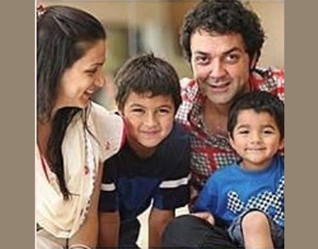 বলিউডে আর কিছু দিনের মধ্যেই ডেবিউ হতে চলেছে সানি দেওলের ছেলে কর্ণ দেওলের। প্রথম ছবির নাম ‘পল পল দিল কে পাস’। ছবিটি দেওল পরিবারের ‘হোম প্রোডাকশন’ বিজয়েতা ফিল্মস-এর ব্যানারে তৈরি হচ্ছে। কর্ণের পর কি এ বার আর্যমানের পালা? জোর জল্পনা চলছে ইন্ডাস্ট্রিতে।