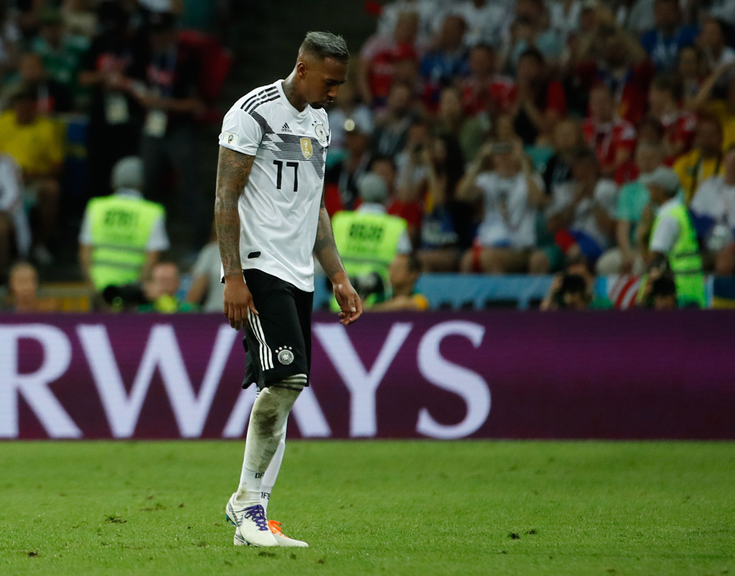 জেরোম বোয়েতাং: হুমেলস-বোয়েতাংয়ের জুটিকে এক সময় বিশ্বের সেরা ডিফেন্স জুটি বলা হত। সেই জুটির কোনও খোঁজই পাওয়া গেল না বিশ্বকাপে। সুইডেনের বিরুদ্ধে অহেতুক লাল কার্ড দেখে দলকে বিপদে ফেলেন। ফলে বাদ পড়েন কোরিয়া ম্যাচ থেকেও। ২৯-এর বোয়েতাংয়ের এ বার জাতীয় দলকে বিদায় জানানোর সময় এসেছে।