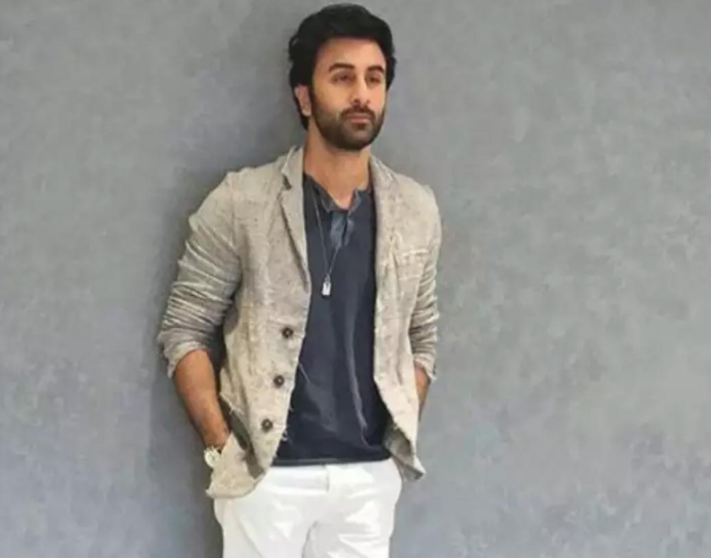 রণবীর কপূর: সলমনের সঙ্গে সম্পর্কে ভাঙন ধরার পর রণবীরকে ডেট করেছিলেন ক্যাটরিনা। সলমন-রণবীরের কাজিয়ার সূত্রপাত সেখান থেকেই। রণবীরের দাবি ছিল, সলমন তাঁকে জনসমক্ষে একাধিক বার হেনস্থা করার চেষ্টা করেছিলেন। এমনকী সলমনের বোন অর্পিতা খানের জন্মদিনের অনুষ্ঠানে তাঁকে ও ক্যাটরিনাকে নাকি অপমানও করেছিলেন ভাইজান।