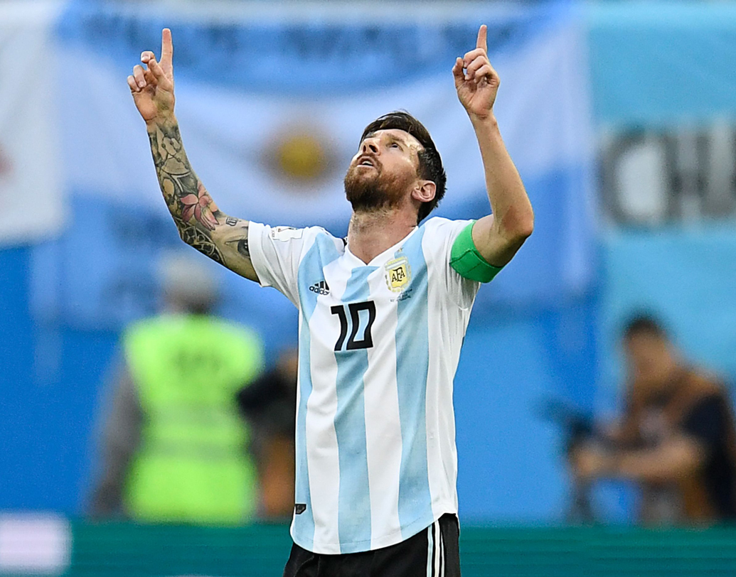 ফ্রান্স বনাম আর্জেন্টিনা: গ্রুপ পর্ব থেকেই বিদায় নেওয়ার সম্ভাবনা তৈরি হয়েছিল আর্জেন্টিনার। কোনও মতে মান রক্ষা হয়েছে নাইজিরিয়ার বিরুদ্ধে জিতে। শেষ ম্যাচে কিছুটা ফর্মে ফেরার ইঙ্গিত দিয়েছেন মেসি। অন্য দিকে, গ্রুপ চ্যাম্পিয়ন ফ্রান্স বেশ টগবগেই রয়েছে। এই ম্যাচ আগামিকাল সন্ধ্যা সাড়ে ৭টা থেকে।