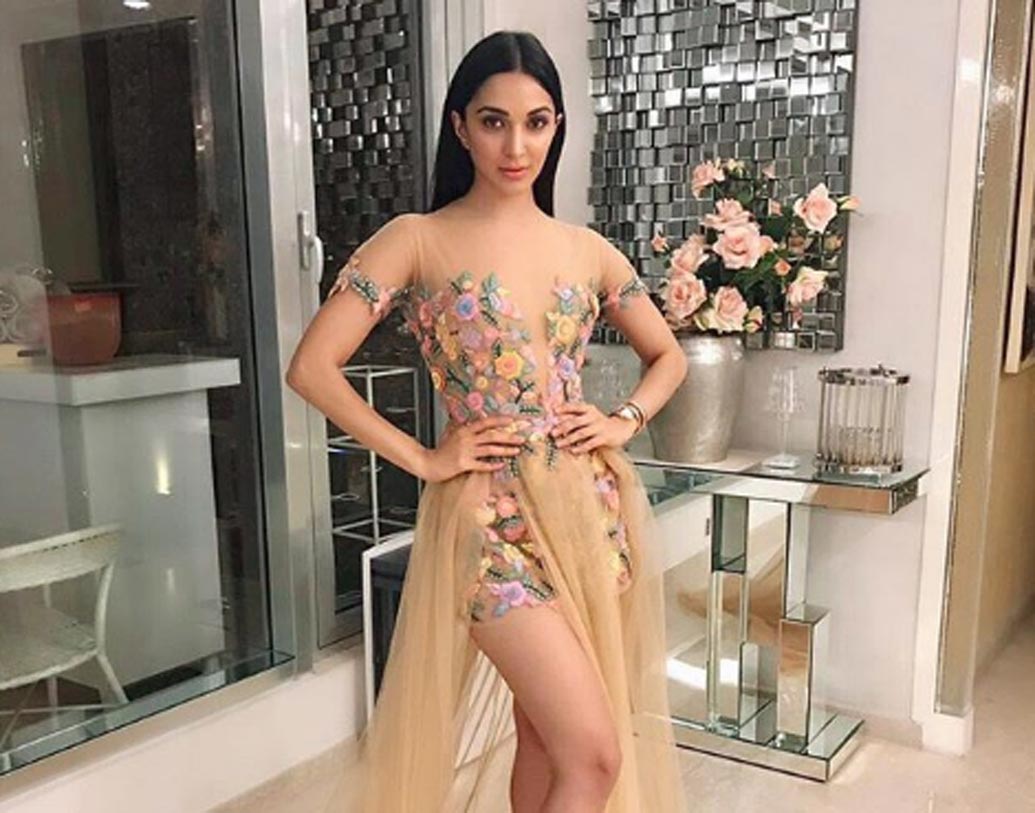 ধোনির বায়োপিক ‘এম এস ধোনি: দ্য আনটোল্ড স্টোরি’তে ধোনির স্ত্রী সাক্ষীর ভূমিকায় দেখা গিয়েছে কিয়ারাকে। ২০১৭ সালে থ্রিলার ছবি ‘মেশিন’-এও নজর কেড়েছিলেন কিয়ারা।