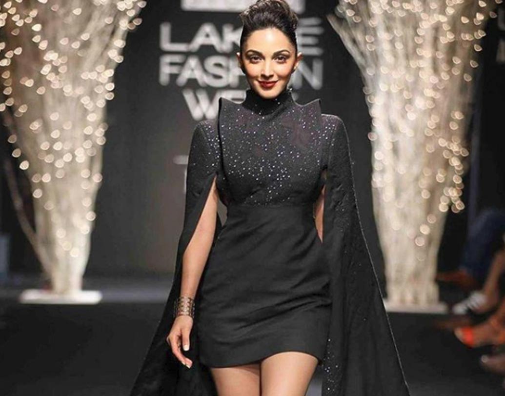 তুমুল বিতর্কের মুখেও অভিনেত্রী জানিয়েছেন, চরিত্রের প্রয়োজনে যে কোনও দৃশ্যেই সমান সাবলীল তিনি। আগামী বছর অভিষেক বর্মনের নির্দেশনা এবং কর্ণ জোহরের পরিচালনায় ‘কলঙ্ক’ ছবির একটি গানে স্পেশাল পারফরম্যান্স করতে দেখা যাবে কিয়ারাকে।