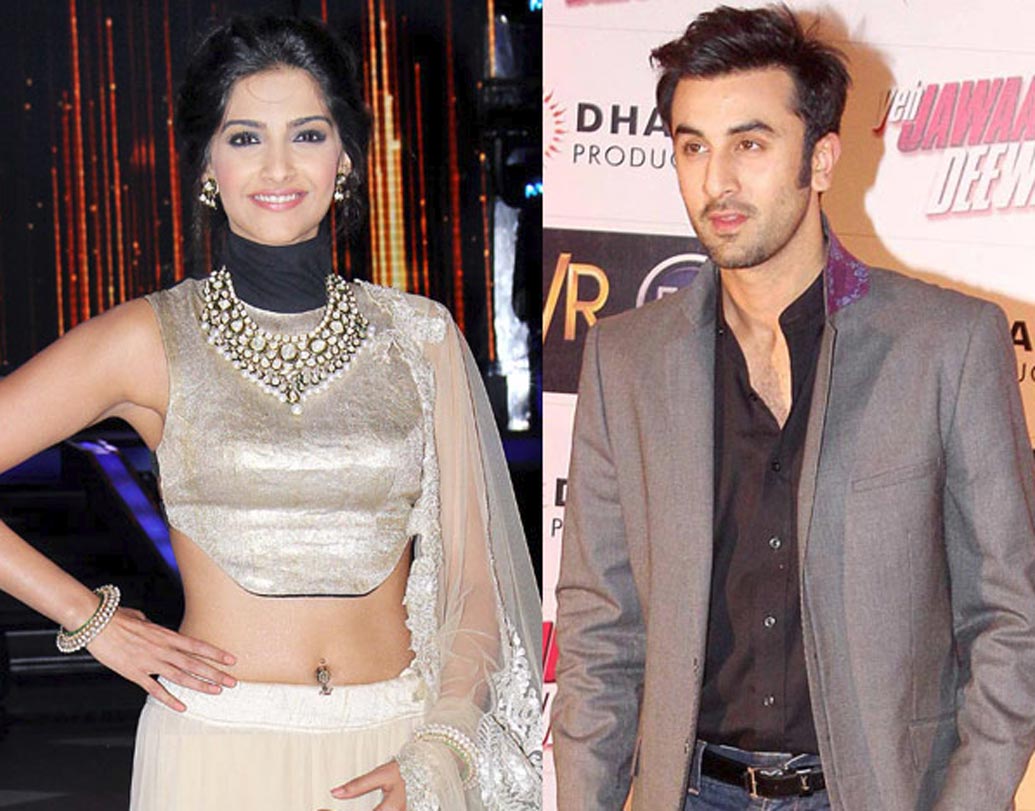 সোনম কপূর: রণবীর এবং সোনম দু’জনেরই বলিউডে ডেবিউ ছবি সঞ্জয় লীলা ভন্সালীর ‘সাওয়ারিয়া’। তার আগে ‘ব্ল্যাক’ ছবিতে সঞ্জয়ের সঙ্গে সহকারী পরিচালক হিসেবে কাজ করেছেন দু’জনেই। শোনা যায়, ব্ল্যাকের শুটিং সেট থেকেই নাকি দু’জনের প্রেম শুরু। বহু বার তাঁদের ডেট করতেও দেখা গিয়েছে। যদিও এই বিষয়ে কোনও দিনই মুখ খোলেননি রণবীর বা সোনম।