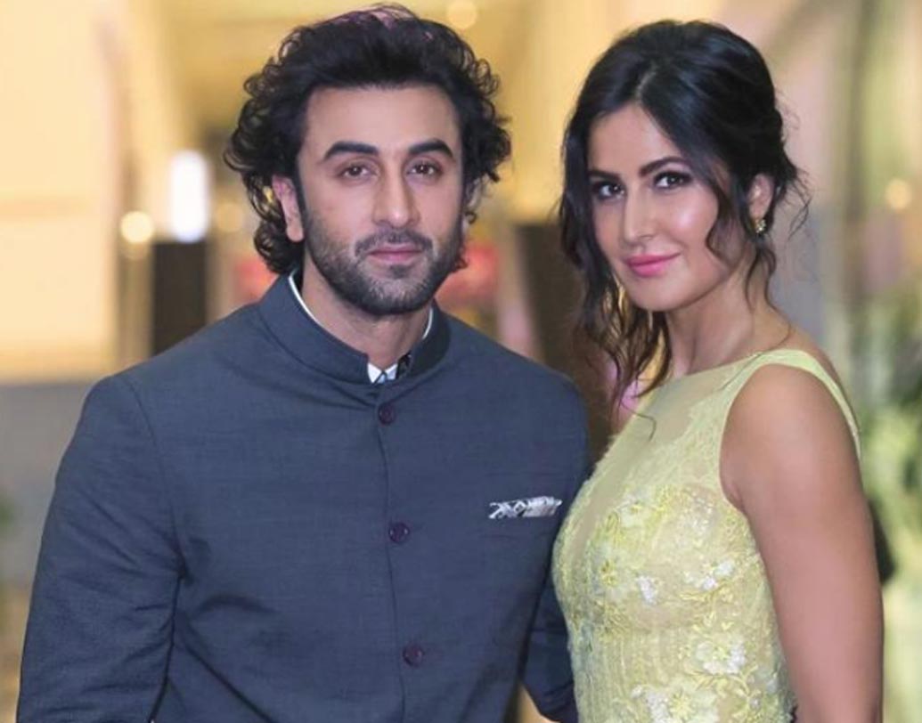 ক্যাটরিনা কইফ: ক্যাটের প্রতি নাকি বরাবরই দুর্বল ছিলেন রণবীর। ‘আজব প্রেম কি গজব কহানি’র শুটিংয়ের সময় থেকেই ভাললাগাটা আরও বাড়ে। ছ’বছরেরও বেশি ডেট করেছেন দু’জনে, তাঁদের বিদেশ সফরের ছবিও ভাইরাল হয়েছিল সোশ্যাল মিডিয়ায়। বিচ্ছেদের পরেও ‘জগ্গা জাসুস’ ছবিতে এক সঙ্গে অভিনয় করতে দেখা গিয়েছে দু’জনকে।