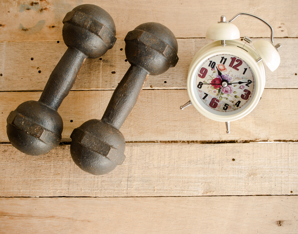 তাড়াহুড়ো: জিমে থাকা সব মেশিন একবার করে ব্যবহার করতেই হবে— এমন ভাবনা যদি আপনার হয়, তবে তা আজই সরান। বরং মন দিন প্রতি দিন আপনার শরীরের দরকারি কিছু ব্যায়ামে। কাজ দেবে সেটাই। ছবি: শাটারস্টক।