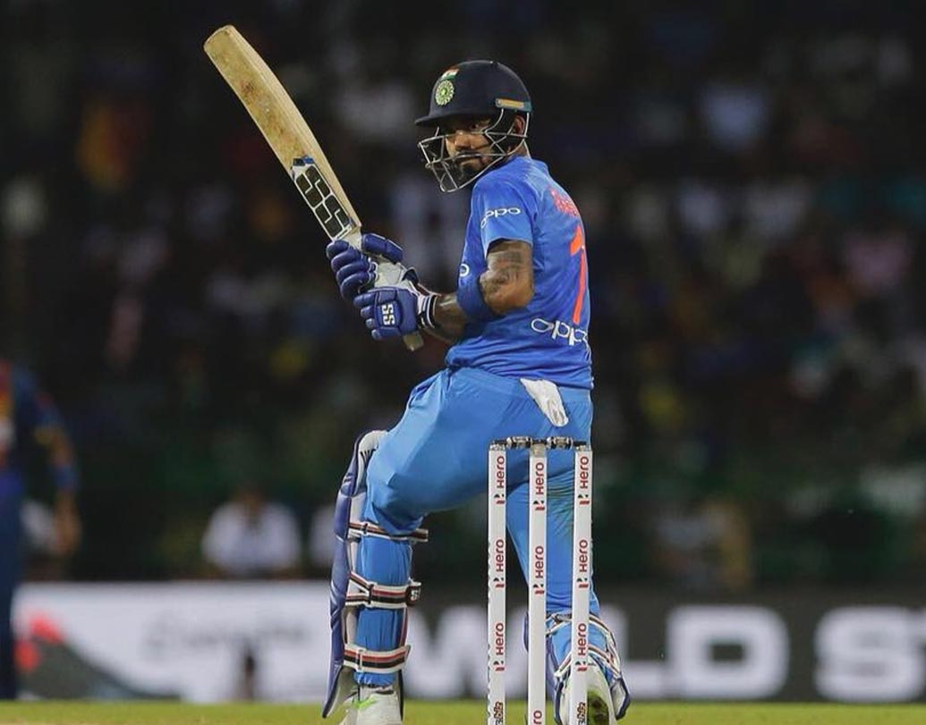 লোকেশ রাহুল: আইপিএলে দুরন্ত ফর্মে থাকা রাহুল আজ প্রথম দলে সুযোগ পেতে পারেন। প্রথম ম্যাচে ওপেন করে দুর্দান্ত ব্যাট করেছিলেন রোহিত শর্মা। রোহিতের জায়গায় খেলায় রাহুলের উপর চাপ থাকবেই। ফাইল চিত্র।