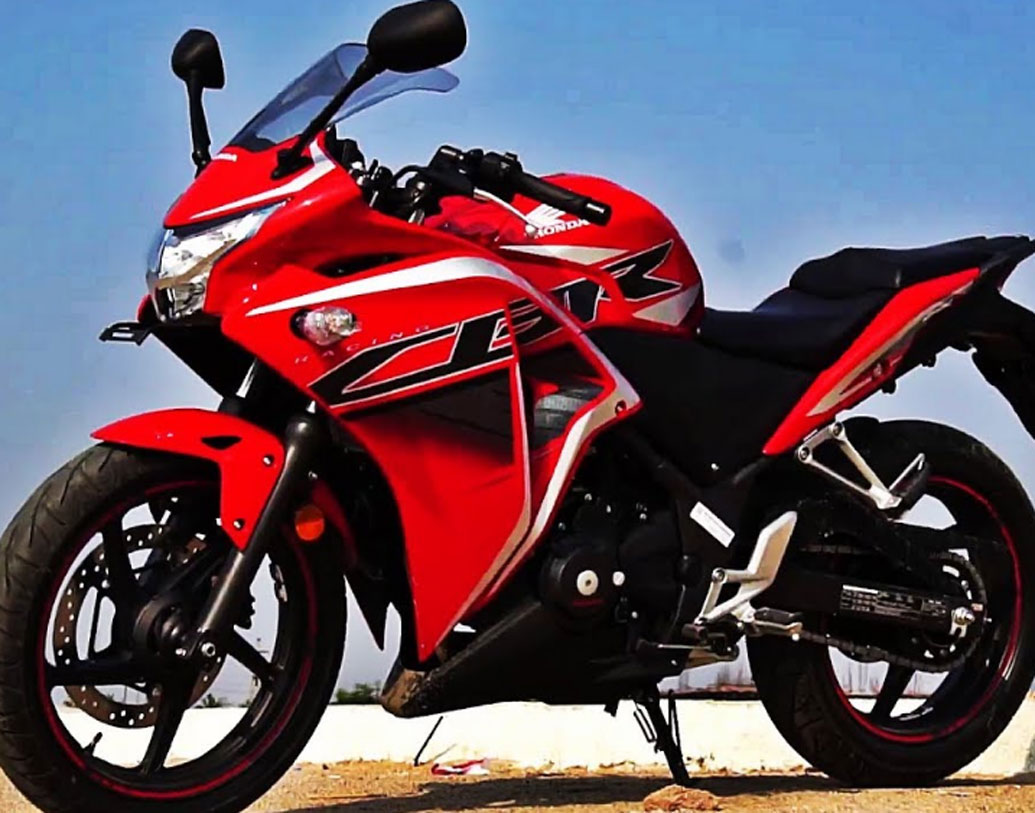 সিবিআর ২৫০আর-এর নন এবিএস ভার্সনের দাম হয়েছে প্রায় ১ লক্ষ ৬৪ হাজার টাকা। এবিএস ভার্সনের দাম ১ লক্ষ ৯৩ হাজার টাকা।