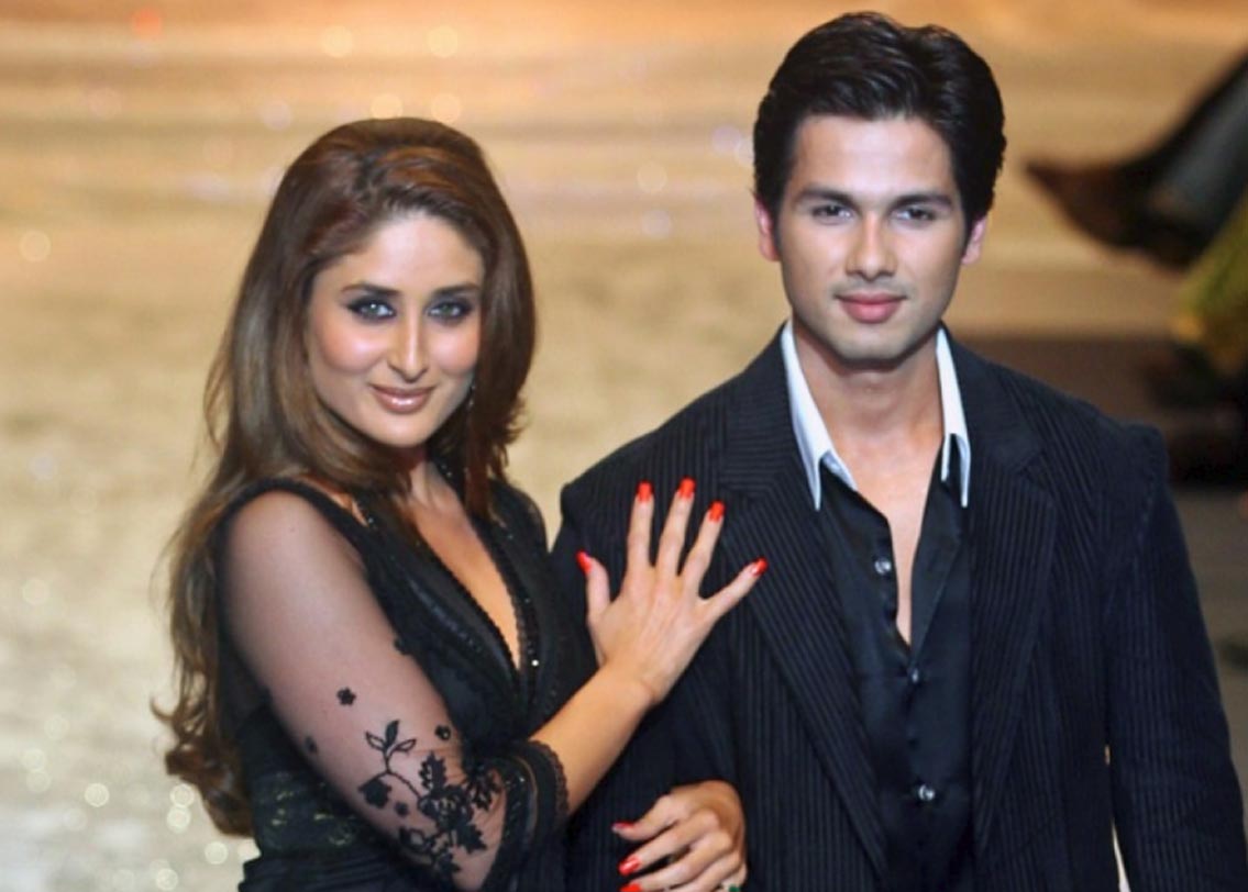 করিনা কপূর-শহিদ কপূর: পাঁচ বছরের প্রেমের সম্পর্ক ভেঙে যায়। আর তারপর দীর্ঘ সাত বছর একে অপরের সঙ্গে কোনও যোগাযোগ ছিল না তাঁদের। ২০১৪ সালে আইফা অ্যাওয়ার্ড অনুষ্ঠানে তাঁরা ফের মুখোমুখি হন। করিনা পুরস্কার নিতে মঞ্চে ওঠেন এবং সঞ্চালক শহিদের সঙ্গে তাঁকে কথাও বলতে দেখা যায়।