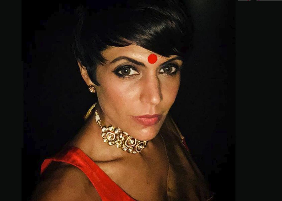 অনেকেই ৪৬ বছর বয়সে এবং এক সন্তানের মা হওয়া সত্ত্বেও টোনড শরীরের জন্য তাঁর প্রশংসা করেছেন। কিন্ত বেশিরভাগই ‘ন্যক্কারজনক’, ‘মর্যাদাহানিকর’ এবং ‘কুৎসিত’-র মতো মন্তব্য করেছেন। কারও আবার মন্তব্য, বিকিনি মন্দিরাকে মানাচ্ছে না।