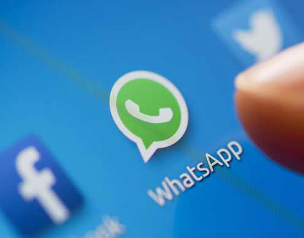 গ্রুপ অ্যাডমিন এই অপশনটিকে অ্যাকটিভ করতে চাইলে তাঁকে প্রথমে হোয়াটসঅ্যাপ আপডেট করতে হবে। তার পর হোয়াটসঅ্যাপ ‘সেটিংস’-এ যেতে হবে। সেখানে গিয়ে ‘গ্রুপ ইনফো’ অপশনটা খুলতে হবে। এর পর ‘গ্রুপ সেটিংস’-এ গিয়ে ‘সেন্ড মেসেজ’ অপশনটায় ক্লিক করতে হবে। সেখানে ‘অনলি অ্যাডমিনস’ অপশনটা সিলেক্ট করলেই অ্যাকটিভ হয়ে যাবে ‘সেন্ড মেসেজ’।