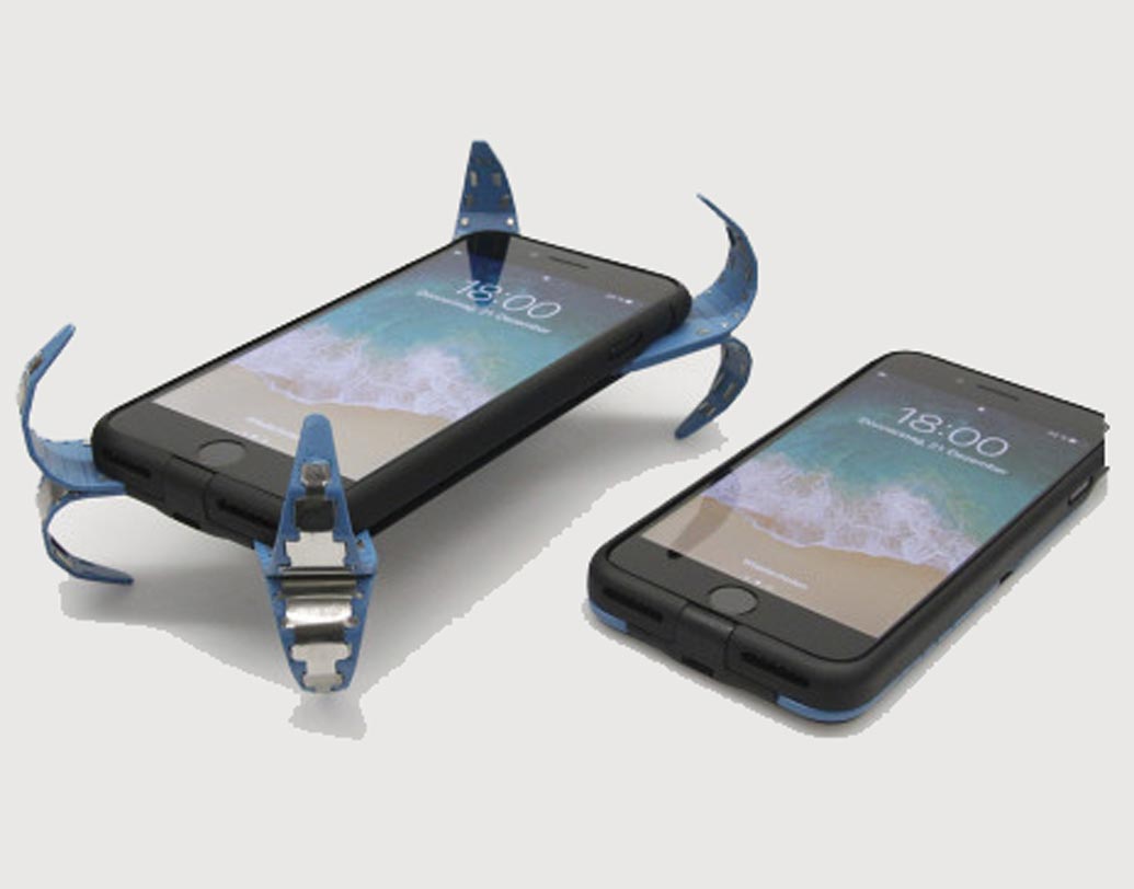 আর উপরি পাওনা হল, এর জন্য আলাদা করে ফোনে কোনও ভারী কভারও লাগাতে হবে না। ফোনের পিছনে শুধু ওই ছোট এয়ারব্যাগ কেস লাগিয়ে নিলেই যথেষ্ট।