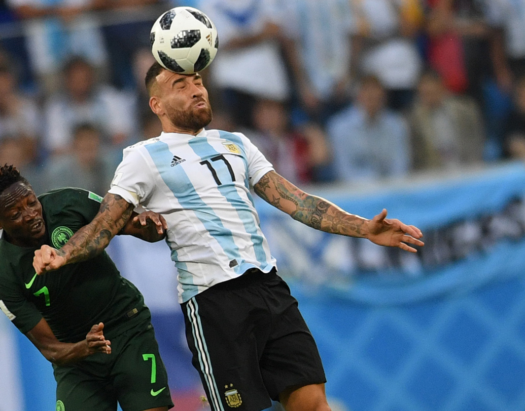 নিকোলাস ওটামেন্ডি: ২০০৯ সালে জাতীয় দলের হয়ে অভিষেকের পর থেকে আর্জেন্টিনার হয়ে ৫৯টি ম্যাচ খেলে ফেলেছেন ম্যানচেস্টার সিটির এই সেন্টার ব্যাক। দু’টি বিশ্বকাপ এবং কোপা আমেরিকায় দলের সঙ্গে থাকা অভিজ্ঞ ওটামেন্ডি আর্জেন্টিনা ডিফেন্সের বড় ভরসা। ছবি: এএফপি।