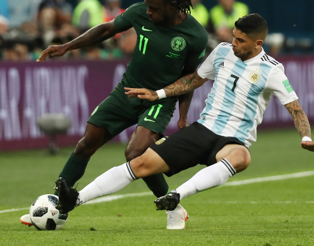 এভার বানেগা: সেভিয়ার এই মিডফিল্ডারের উপর আজ নির্ভর করবে মেসির ওয়ার্কলোড কমানোর। নিইজিরিয়ার বিরুদ্ধে মেসিকে গোলের ক্রস বাড়িয়েছিলেন তিনিই। ছবি: রয়টার্স।