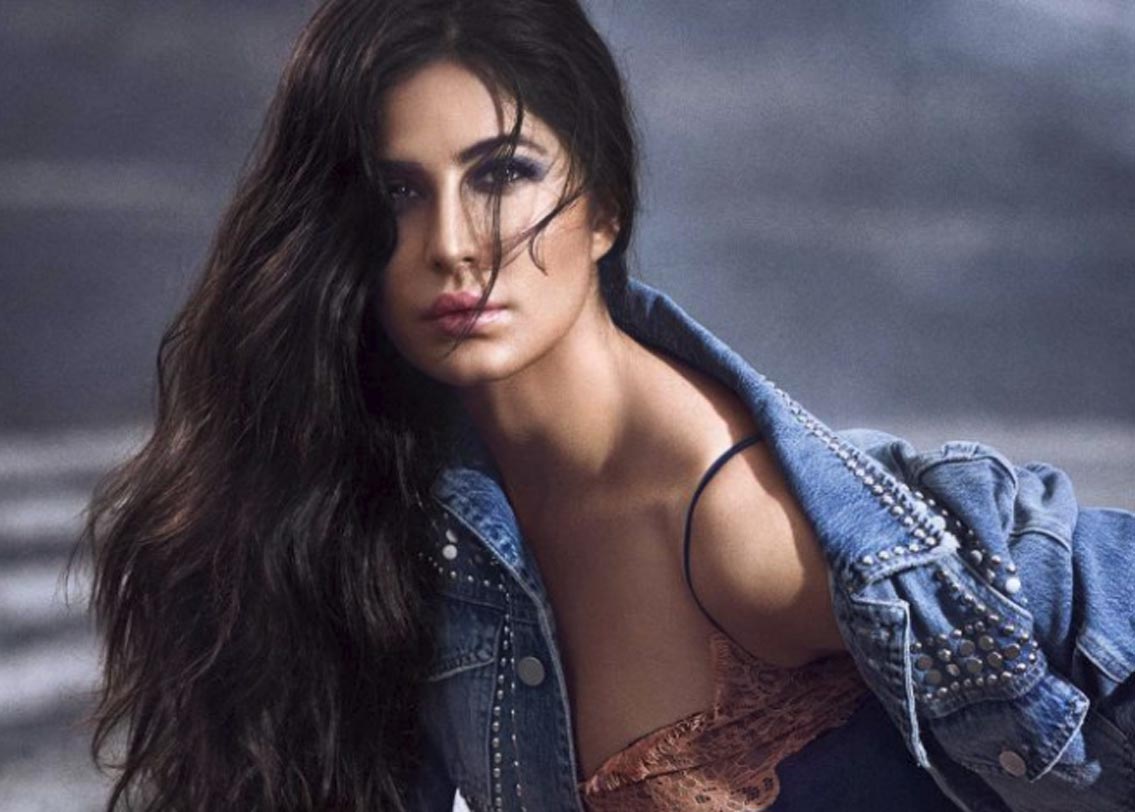 ক্যাটরিনা কইফ: ২০০৩ সালে কিংফিশার ক্যালেন্ডারের জন্য ফটোশুট করেছিলেন ক্যাটরিনা কইফ। তিনি তখনও বলিউডে জনপ্রিয় হননি। ওই বছরই তিনি ‘বুম’-এ প্রথম অভিনয় তাঁর। ‘এক থা টাইগার’, ‘ধুম ৩’, ‘যব তক হ্যায় জান’-এর মতো হিট ফিল্ম রয়েছে তাঁর ঝুলিতে।