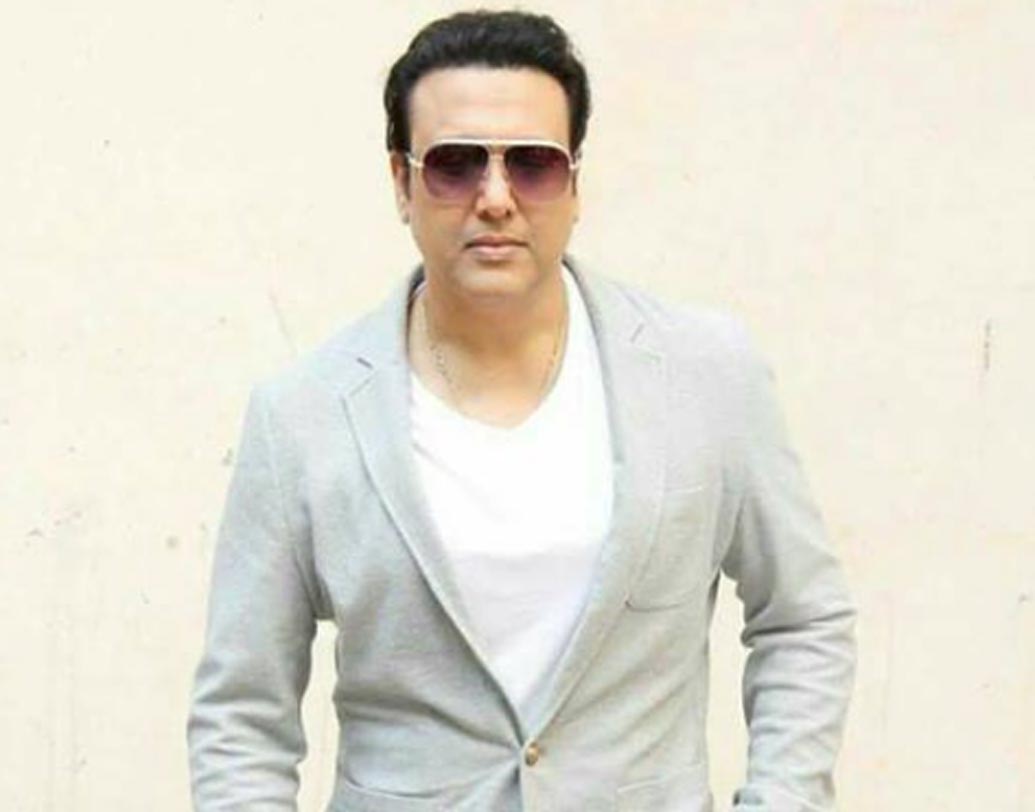 ‘হিরো নম্বর ১’ থেকে ‘কুলি নম্বর ১’— বলিউডের এক সময় ‘নম্বর ১’ ছিল গোবিন্দার ট্রেড মার্ক। কমেডি রোল থেকে সিরিয়াস চরিত্র, নব্বইয়ের দশকে তাঁর স্টারডম ছিল অনবদ্য। কিন্তু, ‘প্রফেশনালিজম’-এর ধারও ধারতেন না অভিনেতা। সেটে আসতেন দেরি করে। তাঁর এই অভ্যাসের কারণে রীতিমতো বিরক্ত ছিলেন পরিচালক, প্রযোজক থেকে শুটিং সেটের বাকি সদস্যেরা।