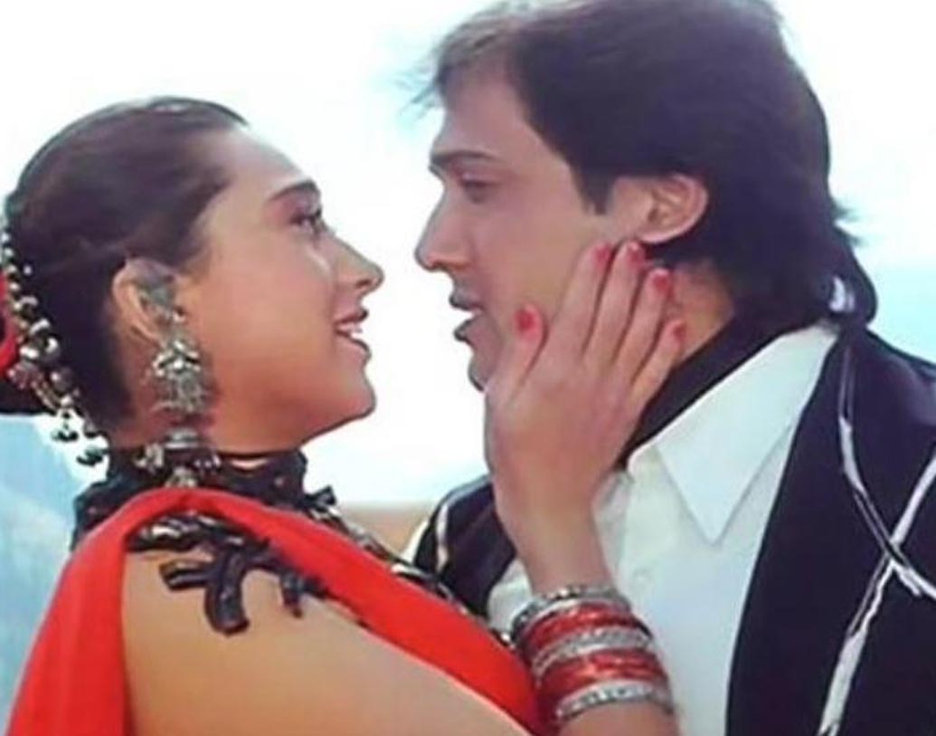 একবারেই নাকি স্বাস্থ্য সচেতন ছিলেন না অভিনেতা। বলিউডের বাকি অভিনেতারা যখন সিক্স-প্যাকের দৌড়ে সামিল, ফিটনেস নিয়ে নাকি চূড়ান্ত অনীহা ছিল গোবিন্দার। সময়ের সঙ্গে সঙ্গে তাই ‘হট অ্যান্ড হ্যাপেনিং’ হিরোদের দৌড়ে অনেকটাই পিছিয়ে পড়েছিলেন তিনি।