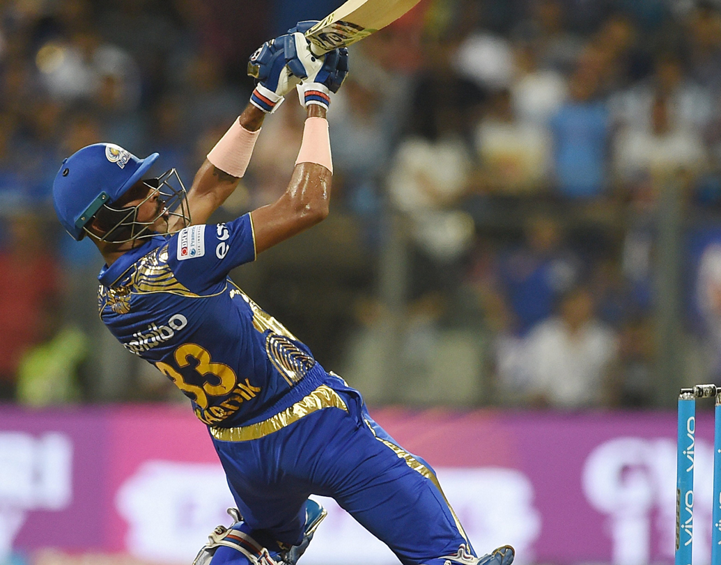 হার্দিক পাণ্ড্য: আমাদের দলের দ্বিতীয় অলরাউন্ডার। মুম্বইয়ের সর্বোচ্চ উইকেট সংগ্রাহক হার্দিক ব্যাট হাতেও দলকে বহু ম্যাচে সাহায্য করেছেন। ছবি: পিটিআই।