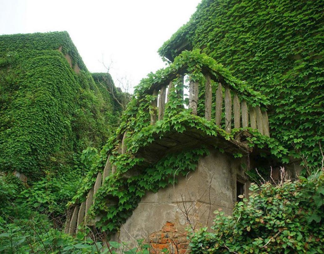 গোটা গ্রামটিরই রক্ষণাবেক্ষণের দায়িত্ব এখন সরকারের হাতে। পর্যটন স্থল হিসেবেই হাওটাওওয়ানের পরিচিতি বেড়েছে। আগে বিনামূল্যে গ্রামে ঘোরার সুযোগ করে দেওয়া হলেও বর্তমানে মাথা পিছু ৫২৬ টাকা (ভারতীয় টাকায়) টিকিটের দাম ধার্য করেছেন কর্তৃপক্ষ।