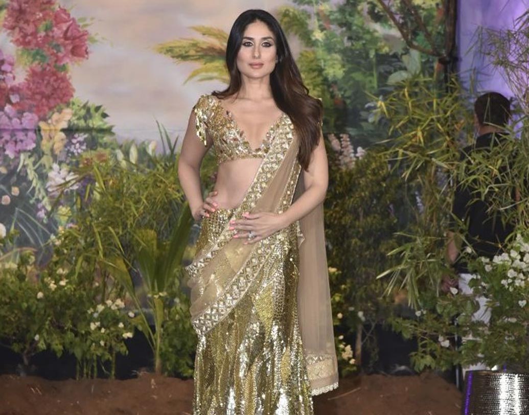 করিনা কপূর: প্রেগন্যান্সির পর যথেষ্ট ওজন বেড়েছিল নায়িকার। যোগা এবং কার্ডিও ট্রেনিংয়ের পর করিনা ফের সেক্সি অ্যাবসের অধিকারিনী। নায়িকা জানিয়েছেন, সেলেব্রিটি ফিটনেস ট্রেনার নম্রতা পুরোহিতের টিপস মেনেই নিয়মিত শরীরচর্চা করেন তিনি। ইনস্টাগ্রামে নিজের জিম সেশনের ছবিও পোস্ট করেছিলেন নায়িকা।