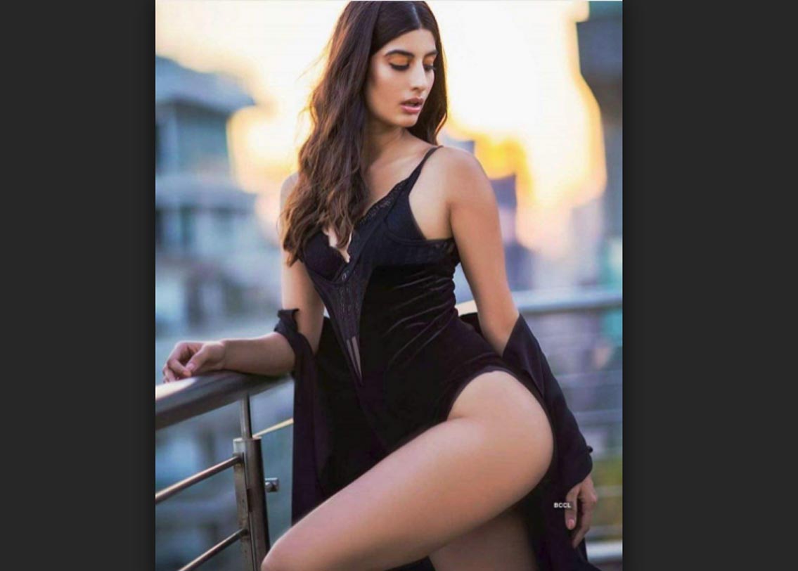 তাঁর দুই মেয়ে— এরিকা এবং কামিলি। কামিলির সম্বন্ধে খুব বেশি এখনও পর্যন্ত জানা যায়নি। তবে এরিকা কিন্তু ইন্টারনেট সেনসেশন। এরিকাকে চেনেন তো?