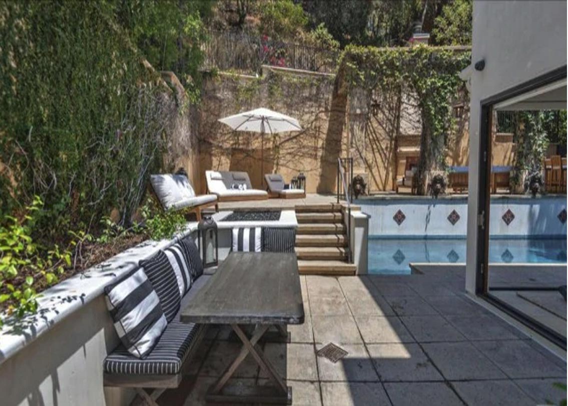 ২০১৩ সালে আমেরিকায় শিফট করেন উদয়। ২০১৬ সালে হলিউড হিলসে একটি ভিলা কেনেন। লস অ্যাঞ্জেলস-এ সান্তা মনিকা পর্বতের একটা অংশ হলিউড হিলস নামে পরিচিত। তারপর থেকে এই ভিলাতেই থাকতে শুরু করেন উদয়।