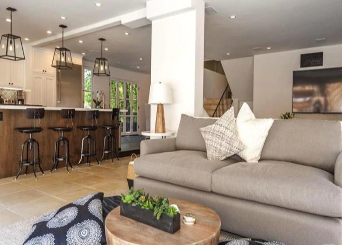 সম্প্রতি সেই সাধের ভিলাটিই বিক্রি করে দিতে চলেছেন তিনি। উদয় ভিলাটি কিনেছিলেন ২০ কোটি ৪২ লক্ষ টাকায়। আর বিক্রি করতে চলেছেন ২৫ কোটি ৪৭ লক্ষ টাকায়।