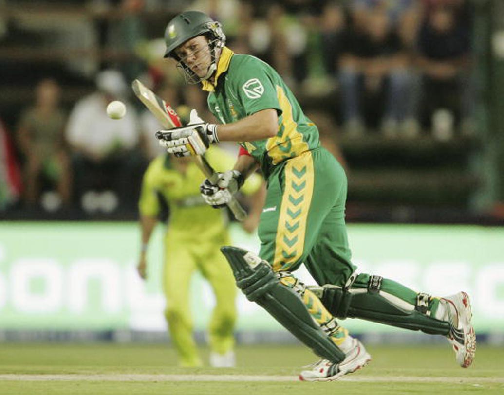 এবি ডে’ভিলিয়ার্স (দক্ষিণ আফ্রিকা): শুধু  দক্ষিণ আফ্রিকা নয়, বিশ্বের সেরা এক দিনের ক্রিকেটারদের মধ্যে থাকবেই এবির নাম৷ সম্প্রতি আন্তর্জাতিক ক্রিকেট থেকে অবসর নিয়েছেন৷ ২২৮টি ম্যাচ খেলেছেন৷ গড় ৫৩.৫০৷ তার মতো ক্রিকেটার এক দিনের ম্যাচে যে কোনও দলের কাছেই সম্পদ।