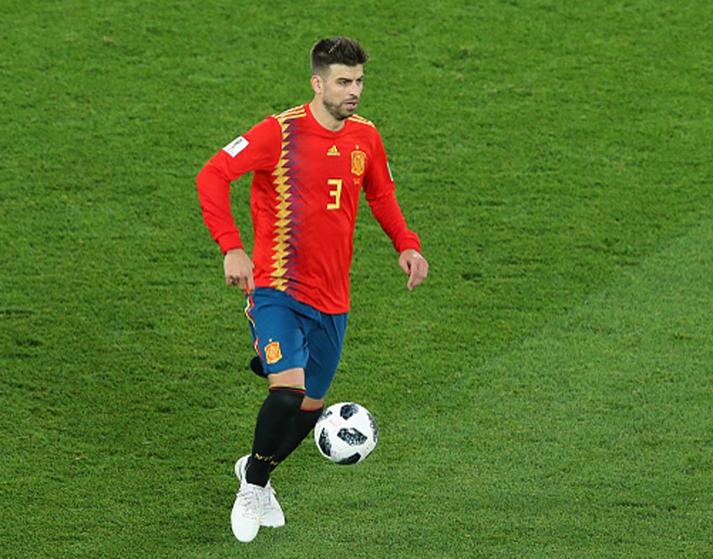 জেরার পিকে: এক কালের অন্যতম সেরা ডিফেন্স জুটি পিক-র‌্যামোসের অন্যতম একেবারেই ফর্মে নেই। গ্রুপ পর্বে সব ম্যাচ খেলা পিকে কাঁধে আজ ডিফেন্স সামলানোর দায়িত্ব থাকবে। ছবি: গেটি ইমেজেস।