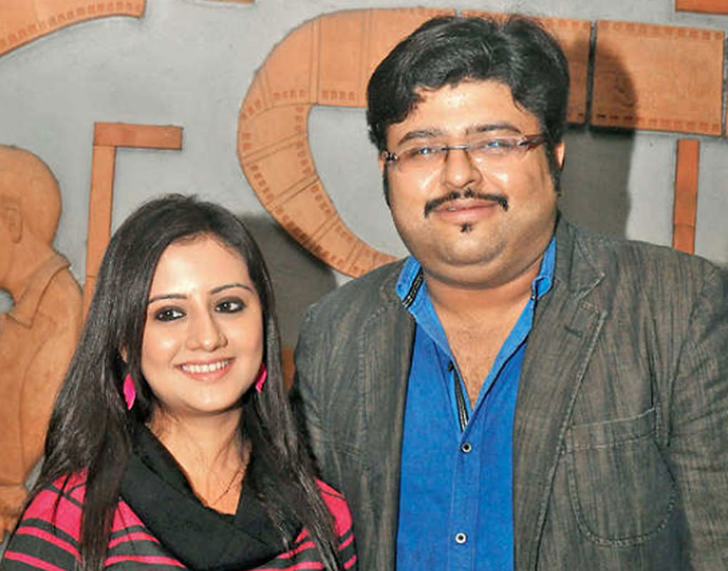 মানালি-সপ্তক: টেলিভিশনের এক সময়ের অভিনেত্রী ‘মৌরি’ ওরফে মানালি এখন বড় পর্দার অভিনেত্রী। ভালবেসে বিয়ে করেছিলেন গায়ক সপ্তককে। শোনা গিয়েছিল, সপ্তকের সঙ্গে বিচ্ছেদের পর নাকি বেশ ভেঙেই পড়েছিলেন মানালি। তবে, এখন সেই অবস্থা থেকে বেরিয়ে এসেছেন অভিনেত্রী।