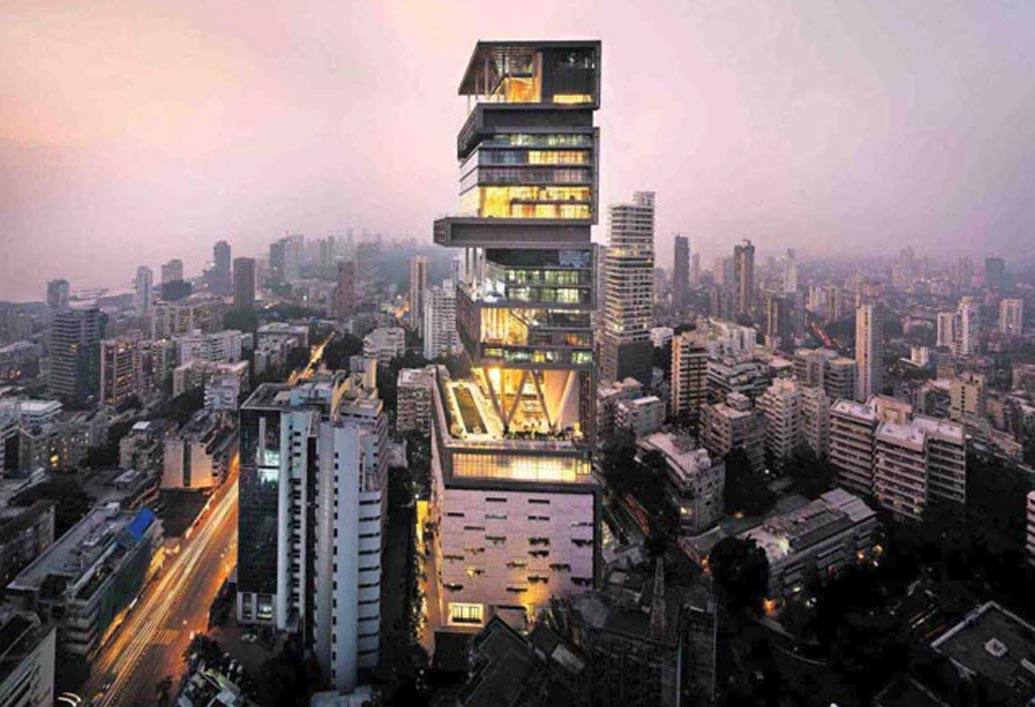 অ্যান্টিলিয়া। অম্বানীর ৪০তলা বাড়ি। বিশ্বের অন্যতম দামি বাড়ি এটা। যা করতে খরচ হয়েছে ১,৩১,৫১,০০,০০,০০০ টাকা। পরিমাণটা কত? এ বার একটু কষ্ট করে নিজেই গুনে নিন।
