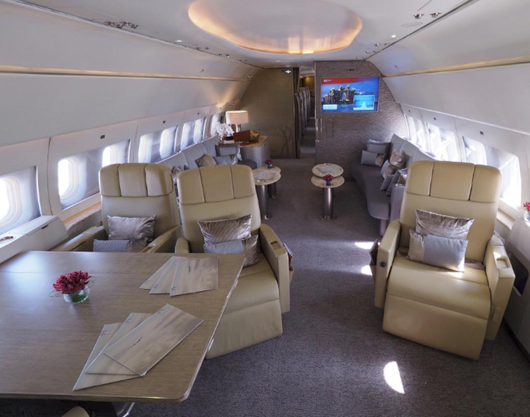 ৪৬৭ কোটি টাকার ব্যক্তিগত বোয়িং এয়ারবাস ৩১৯-এর মালিক তিনি। তাঁর ব্যক্তিগত ফ্যালকন ৯০০ইএক্স জেটও আছে। যার মূল্য ২৮৩ কোটি।