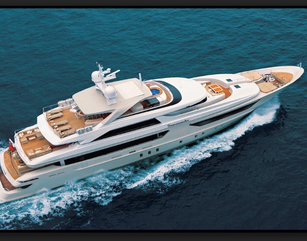 আকাশযান এবং স্থলযানই নয়। মুকেশ অম্বানীর ব্যক্তিগত জলযানও আছে। বিলাসবহুল এই জলযানের জন্য অম্বানী খরচ করেছেন ৬৫৭ কোটি টাকা।