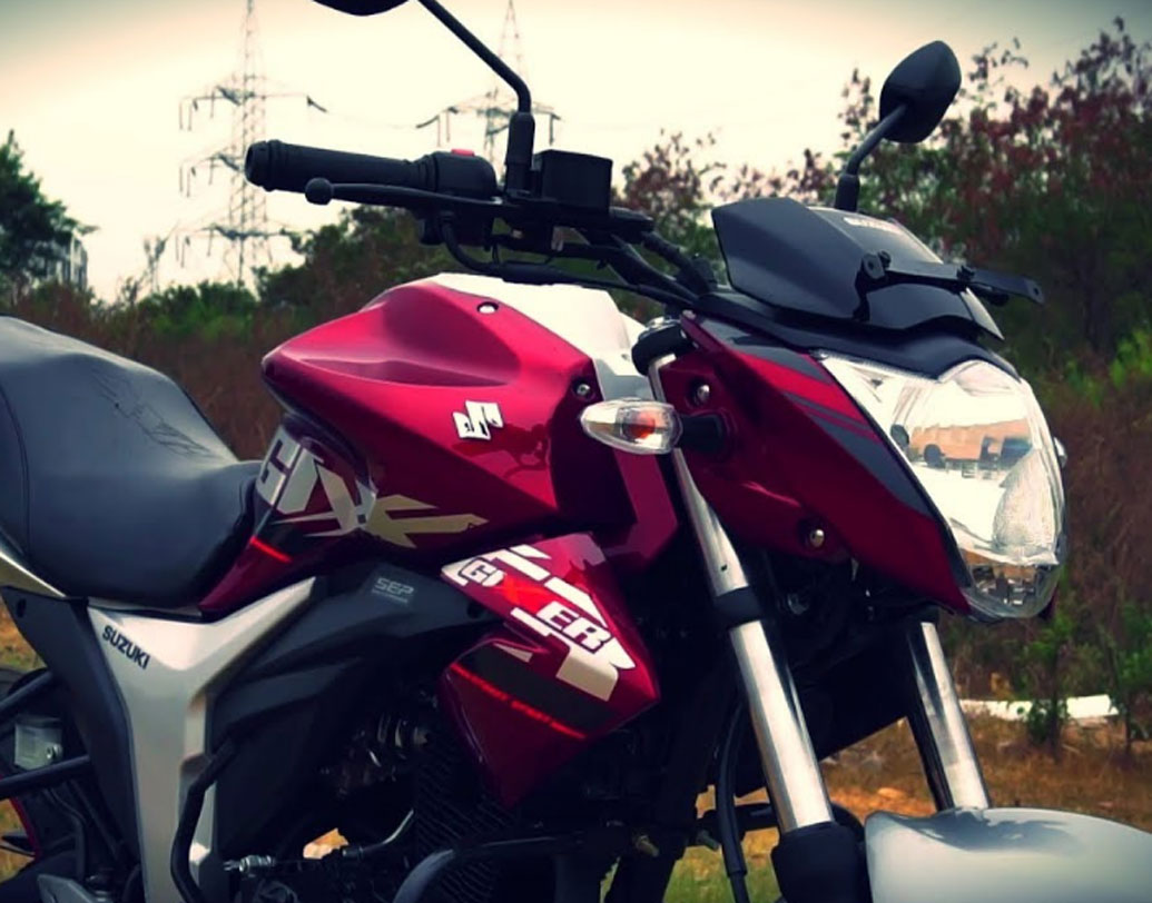 এসপি এবং এসএফ এসপি— মডেল দুটোর লুক, স্টাইল আকর্ষণীয় করতে ফুয়েল ট্যাঙ্কের উপর এসপি এমব্লেম এবং গ্রাফিক্স ব্যাবহার করা হয়েছে।