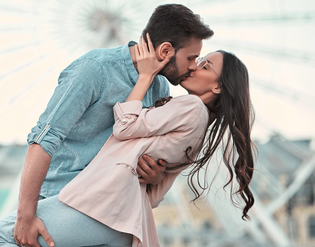 ক্লিন শেভিংয়ের কনসেপ্ট ভুলে যান। বরং, বিদেশি সমীক্ষায় প্রকাশ, শেভ্ড গালের চেয়ে দাড়ি-গোঁফের পুরুষ মেয়েদের বেশি পছন্দের। গালে দাড়ি-গোঁফের উপস্থিতি চেহারায় পৌরুষ বাড়ায়। আলাদা গাম্ভীর্য আনে। তা-ই কি তার এত চাহিদা? ছবি: পিক্সঅ্যাবে।