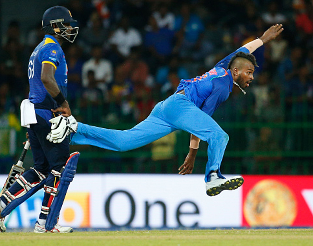 হার্দিক পাণ্ড্য: অলরাউন্ডার হার্দিক কেবল দ্রুত রান তুলেতে পারেন তা নয়, বোলিং হাতটাও বেশ। বাড়তি পাওনা তাঁর ফিল্ডিং।