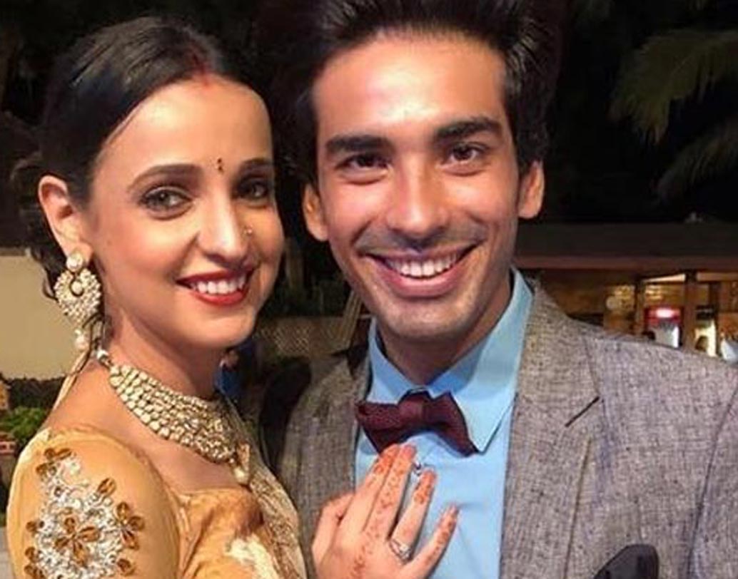 সানায়া ইরানি-মোহিত সেহগল: ‘মিলে যব হাম তুম’-এর সেটেই আলাপ পরস্পরের। মূল চরিত্রে পরস্পরের বিপরীতে অভিনয় করছিলেন দু’জনে। পর্দার প্রেম গড়াল বাস্তবে। সাত সাতটা বছর ডেটিংয়ের পর ২০১৬ সালে ধূমধাম করে বিয়ে করেন তাঁরা।