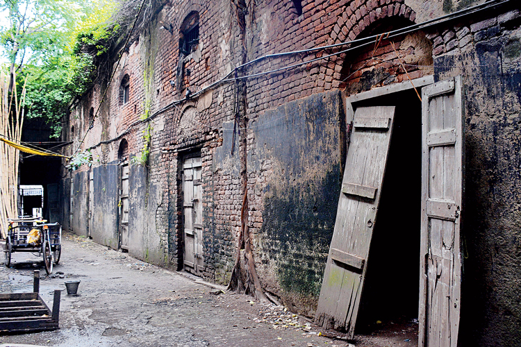 KMC accused to enlist a old house in heritage list, owner files case