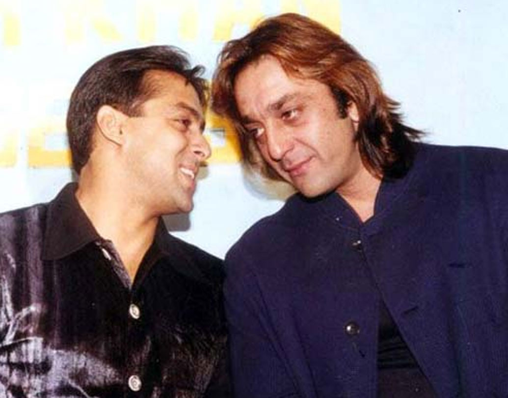 বলি ইন্ডাস্ট্রিতে সলমন খানের মতো বন্ধুর নাকি দেখা মেলা ভার। এক সময় সঞ্জু-সলমনের বন্ধুত্বও বেশ গাঢ় ছিল। তবে সময়ের সঙ্গে সঙ্গে সে সম্পর্ক বেশ শীতল হয়ে গিয়েছে। ‘সঞ্জু’তে সেই সম্পর্কও ধরা পড়েনি।