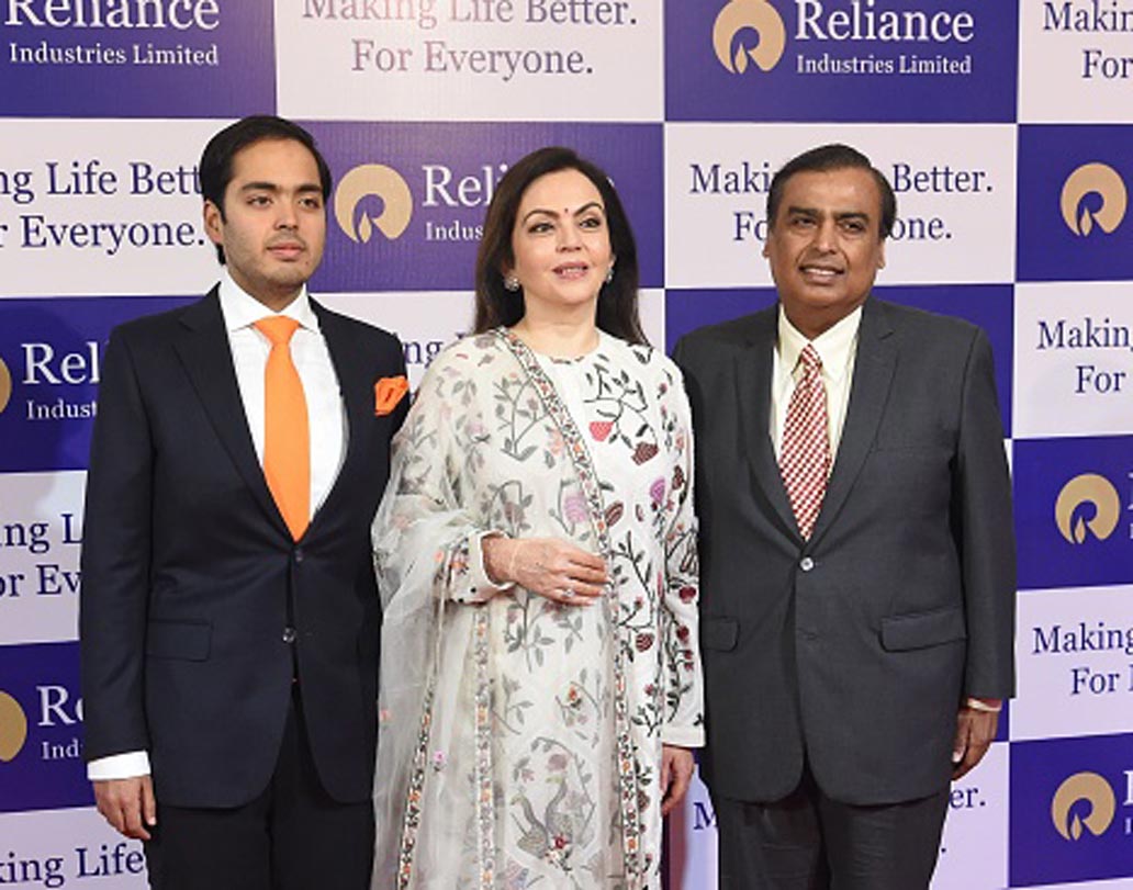 তালিকার সবার আগে রয়েছে অম্বানী পরিবার। রিলায়্যান্স গ্রুপের এই পরিবারের মোট সম্পত্তির পরিমাণ ৪ হাজার ৪৮০ কোটি মার্কিন ডলারের মতো।