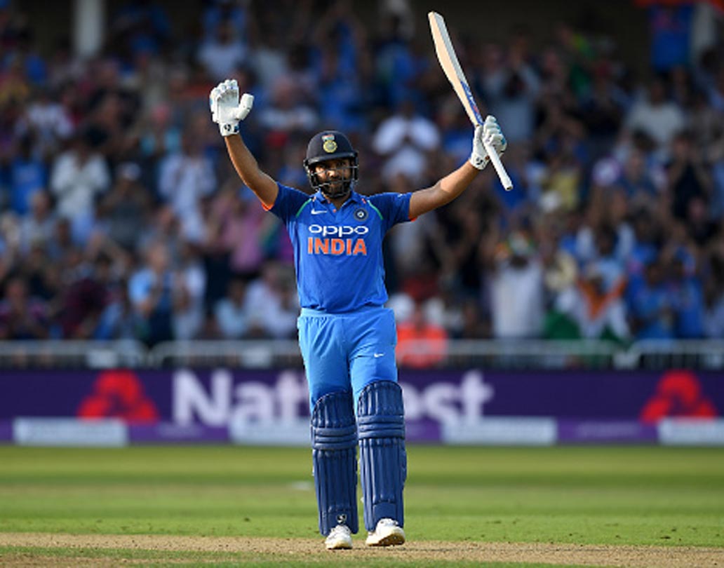 রোহিত শর্মা: শেষ টি২০, প্রথম এক দিনের ম্যাচে পর পর সেঞ্চুরি করে বুঝিয়ে দিয়েছেন তিনি এখন ভয়ঙ্কর ফর্মে। স্বাভাবিক ভাবে আজকের ম্যাচেও রোহিত বড় ফ্যাক্টর হতে চলেছেন। প্রথমে ব্যাট করলে বড় রান তোলার জন্য বা রান তাড়া করার জন্য তাঁর দিকে তাকিয়ে থাকবে দল।